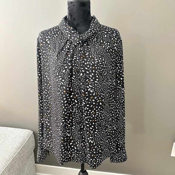 Dkny Tops - DKNY Black and White Patterned Dress Shirt. Beautiful for dressing up.
#6